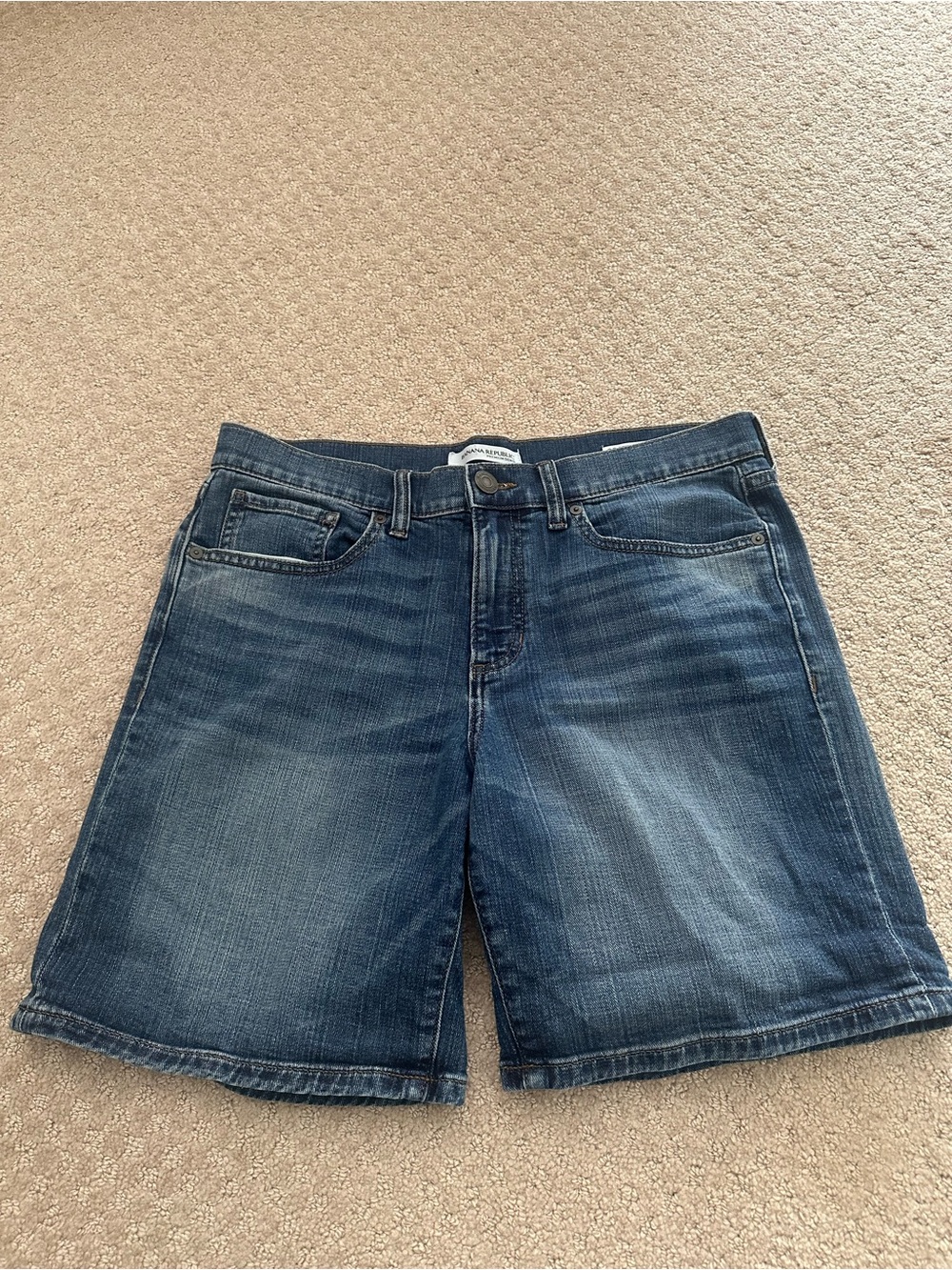 Banana Republic size 28 boyfriend roll- up premium denim shorts